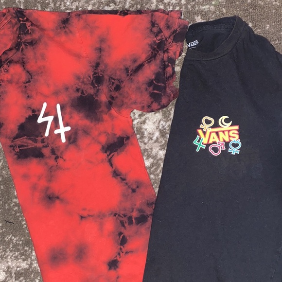 SOLD // Limited edition graphic t-shirts bundle 🌙☠️ - Picture 9 of 9